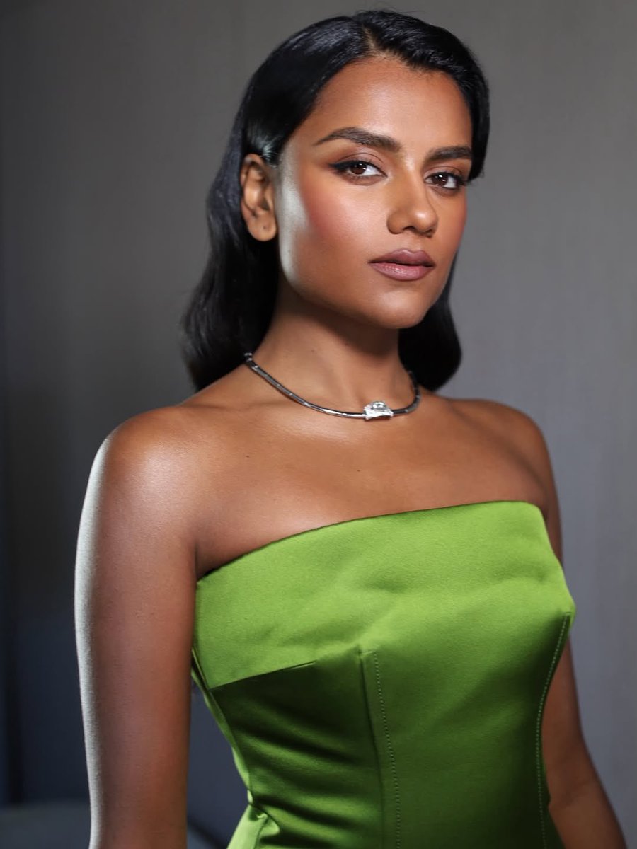 iRis 🐝 👸🏾🤴🏻 tweet media