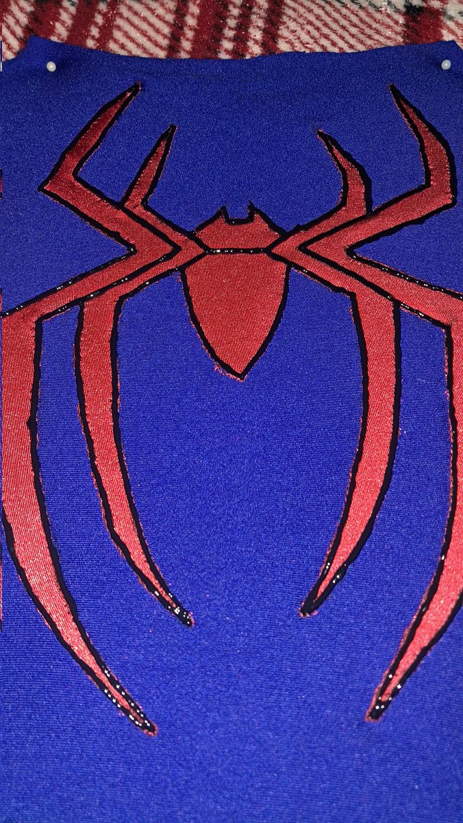 Vo exibi a aranha das costas q costurei
Pq achei q fico foda