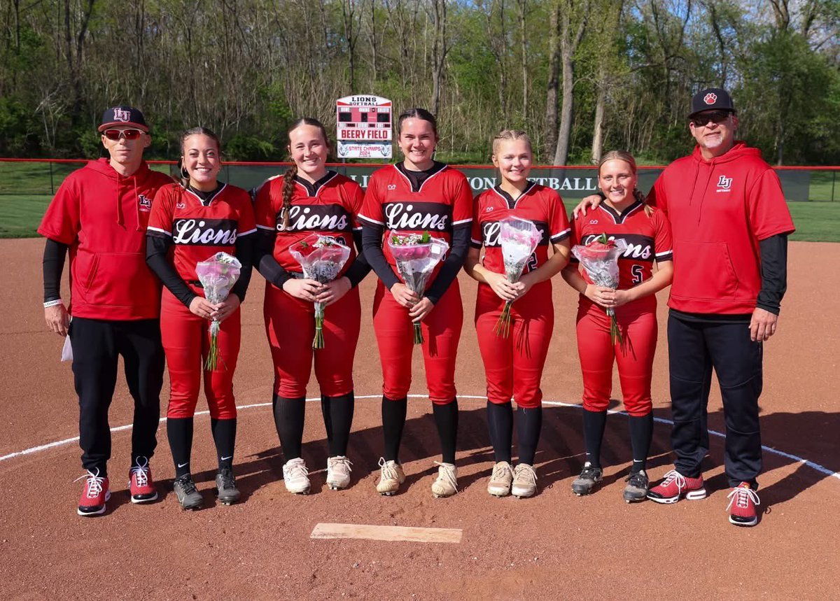 LUSOFTBALL1's tweet photo. π¦π₯π¨ β Coach forgot to remind Twitter (yes, Coach is old school) that we had a game today against @softball_ac! Apologies to the 5 seniors but now you get a post after the Win!
Go Lions!! π¦π₯
#team50
#emptythebucket
#attitudeandeffort https://t.co/cjUYYTdEh4