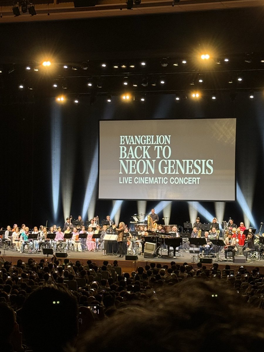 daradara615's tweet image. 撮影OKタイムの画像。録画ミスって、写真だけ撮ってたのに気づいて絶望してたら、もう一度演奏してくださって神かと…！鷺巣さんありがとうございました。
めっちゃ素敵なお土産になりました。
#BackToNeonGenesis 
#エヴァンゲリオン
#シネマティックコンサート