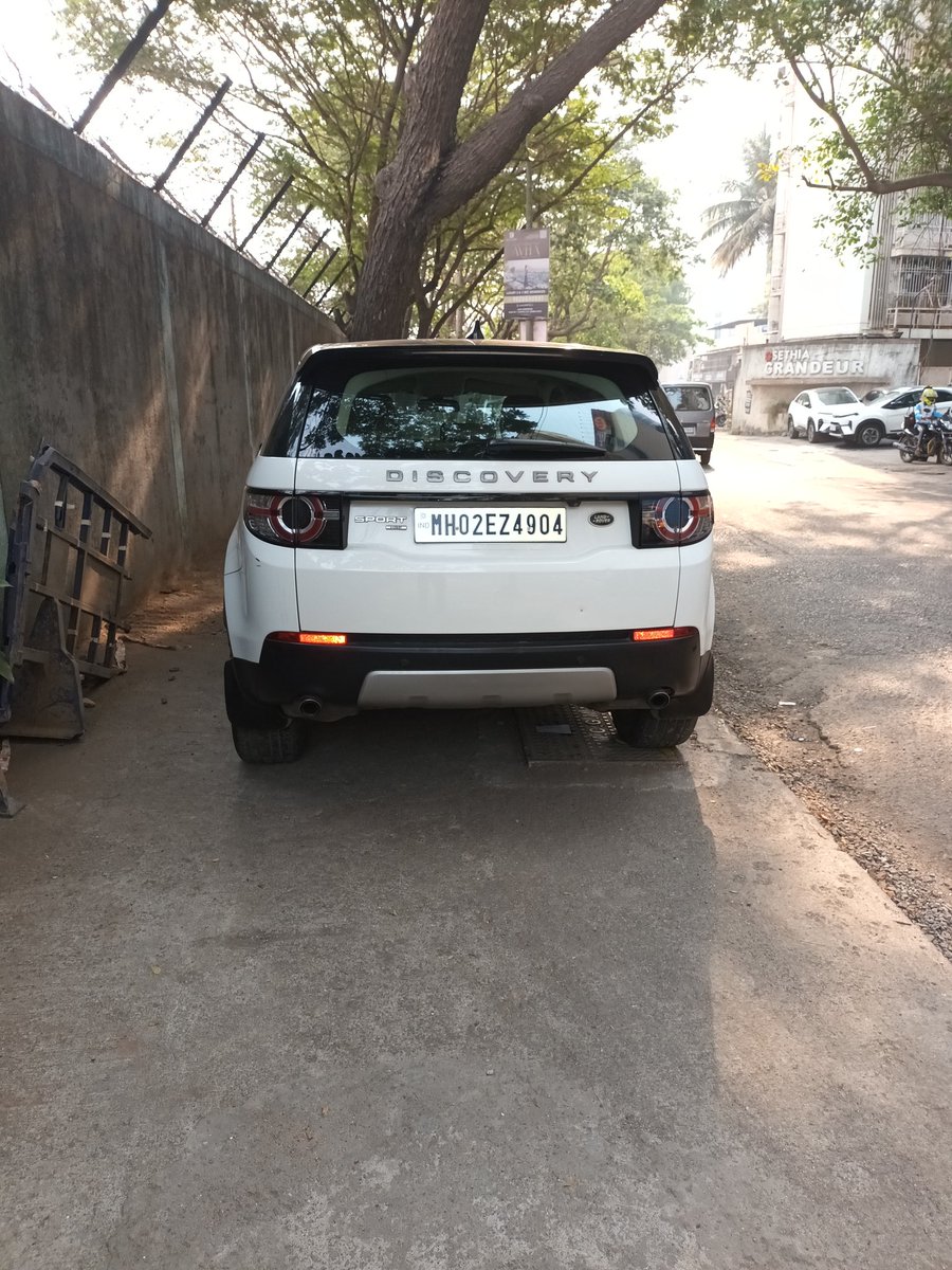 NIRANJANSANE1's tweet photo. @AshwiniBhide @mybmc @MTPHereToHelp @MumbaiPolice 
No footpath to walk jusr outside Gate A Bandra colony aqua metro station no other option but to stop using metro https://t.co/LvaClfxvW5