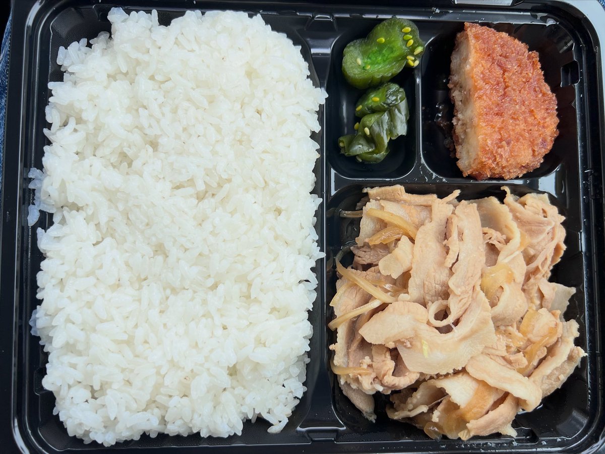 本日の医療従事者 職場ランチ(持ち帰り専用)は豚バラ生姜焼き🥩🍱

🏥
🏥
🏥

#病院
#医療従事者 
#ランチ
#昼食
#昼ごはん
#お弁当
#テイクアウト
#持ち帰り
#豚の生姜焼き