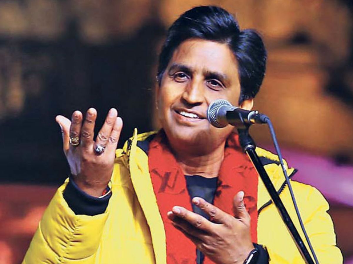 एक गीत पलकों पर लिखना
एक गीत होंठों पर लिखना
यानि सारी गीत हृदय की
मीठी-सी चोटों पर लिखना

डॉ कुमार विश्वास जी ✍️🙏❣️
<a href="/DrKumarVishwas/">Dr Kumar Vishvas</a>