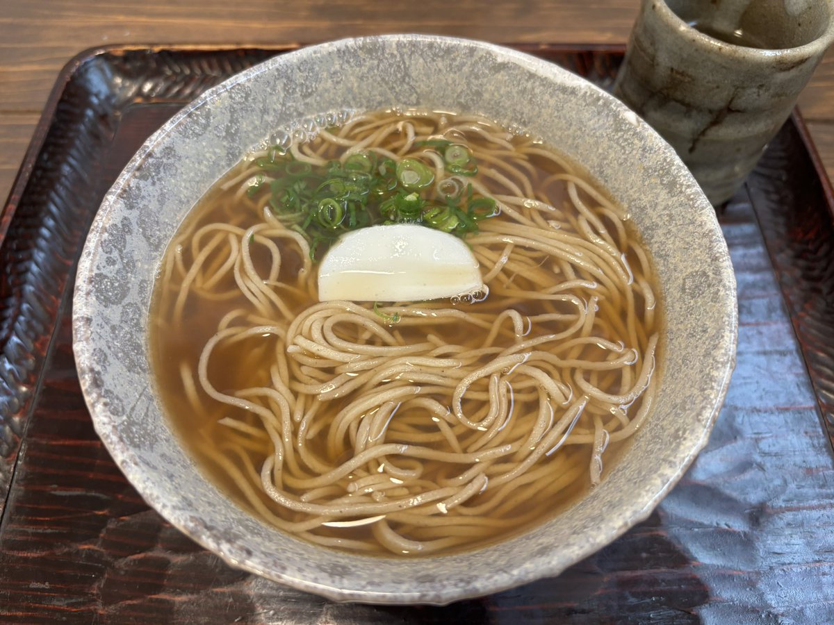 2日前に旦那と喧嘩して笑
仲直りする時にお蕎麦を食べに行く約束したから食べに来た！
お蕎麦とたらの芽の天ぷら✨美味しい♥