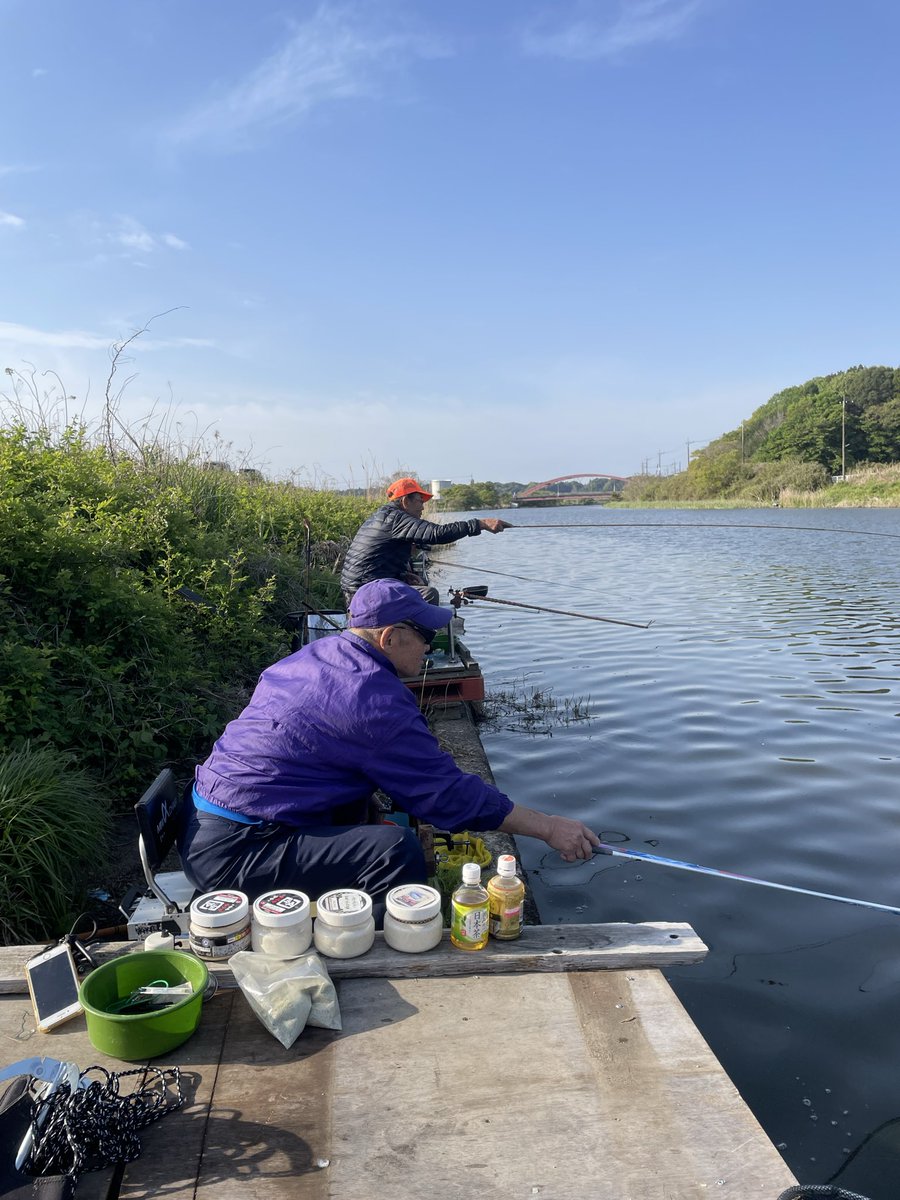 T6yWas's tweet photo. 2026年4月20日
本日は、Ｆパイセンより印旛沼水系が釣れていると情報を頂き何時もの３人で行って来ました。
釣り場はわずわかながら叩きが有り期待🤗
若干の流れが有りますが私は13尺バランス底釣り韋駄天さんはハリスオモリ中ちゃんはへ地狙いの9尺それぞれマブナながら楽しめました。本命一枚ずつ。 https://t.co/16CpPeeQwv