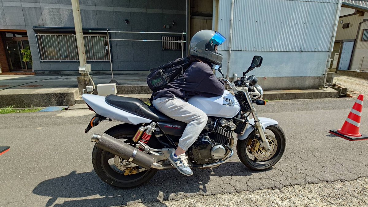 愛車のメンテナンス

スーフォアの車検受かって満足🤭
検査レーンは短足には厳しいですワ。
しれっとスペンサーカラーから色変えたもんでよりかわちぃ🫶