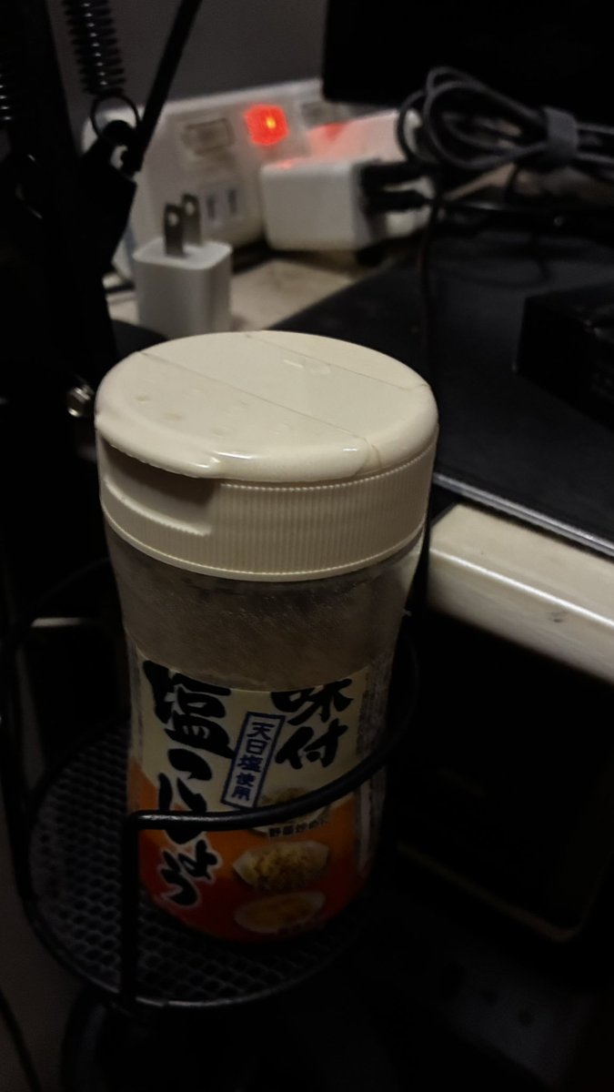 寝ぼけてんのかなんなのか昨日のあたしドリンクホルダーに塩胡椒しまってた

おはよ🕺✨✨