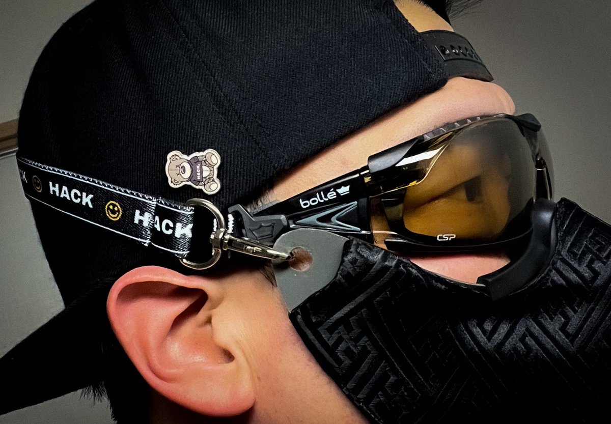 Raven001100's tweet image. ここ数日仕事の関係で家を空けてたから開封出来んかったけど昨日やっと確認出来た✨
デザイン・締め付け具合・調整のやり易さやらめちゃ良い🙆
こんな良いものをプレゼントして頂きありがとうございました😭
大切に使わせてもらいます😌
ステッカーはマスク買い足して貼るかBOXに貼ります🤙

#HACK