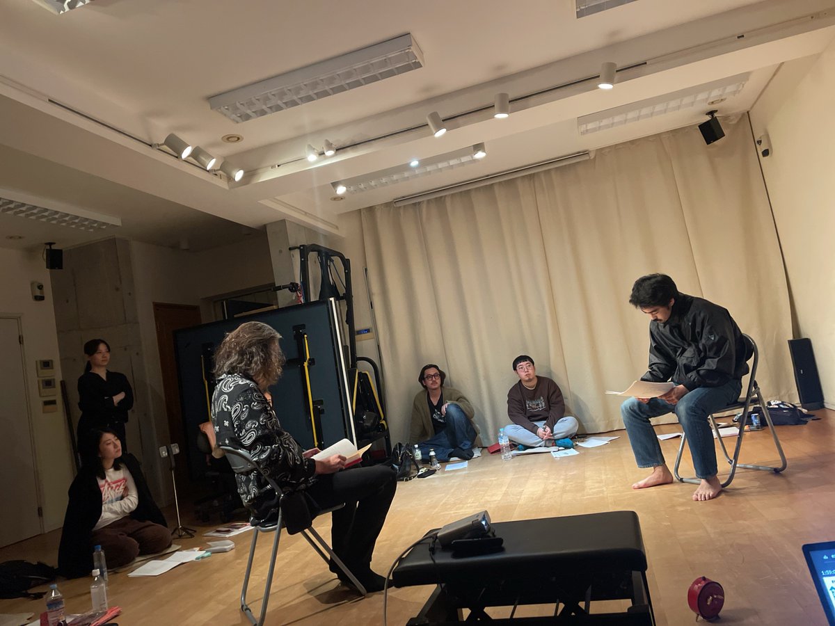 分析を進める中でふと提示された「恋愛とはなにか」という問い
当たり前のようで当たり前じゃないものに改めて出逢い直したような衝撃！
盲点すぎたけど
確かに…恋愛とは？

#演劇 #俳優の仕事 #スタニスラフスキー #試演会 #紙風船 #岸田國士 #夫婦 #恋愛