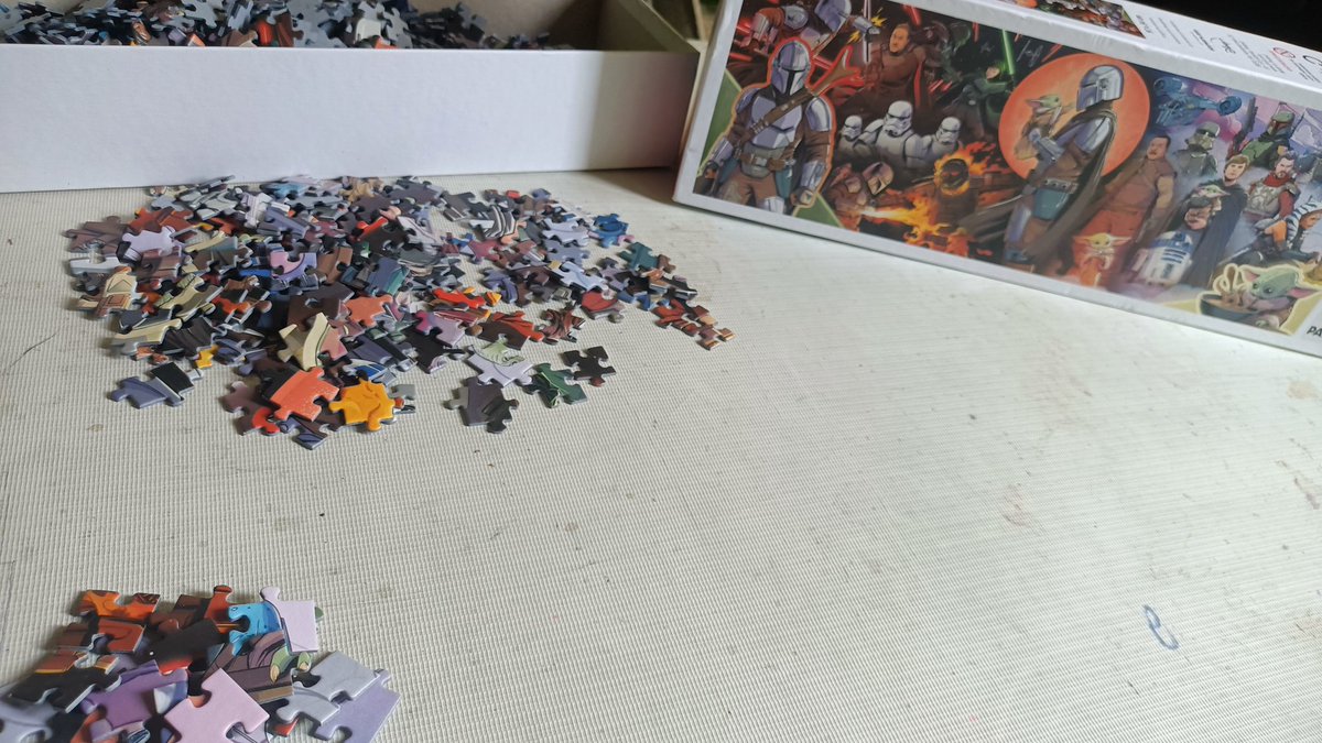 OfficialAz3_m's tweet photo. star wars puzzle
but its a panorama and it cant fit my puzzle board TwT https://t.co/dHTE6Ba1Q1