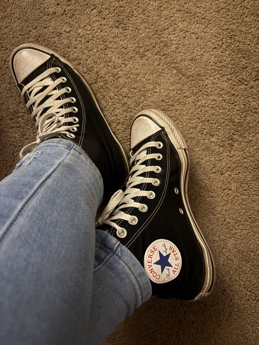 Here’s the chucks I was wearing today!

#chucks #converse #chucktaylors #sneakers