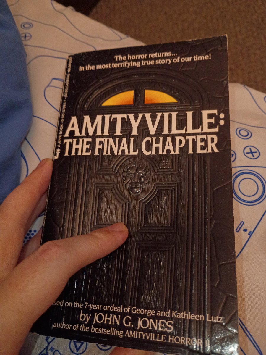 csm1408's tweet image. This is the dumbest fucking book I've ever read. And the author inserted himself into this. It's baffling how this book sold millions #Horror #Books #Horrorlit