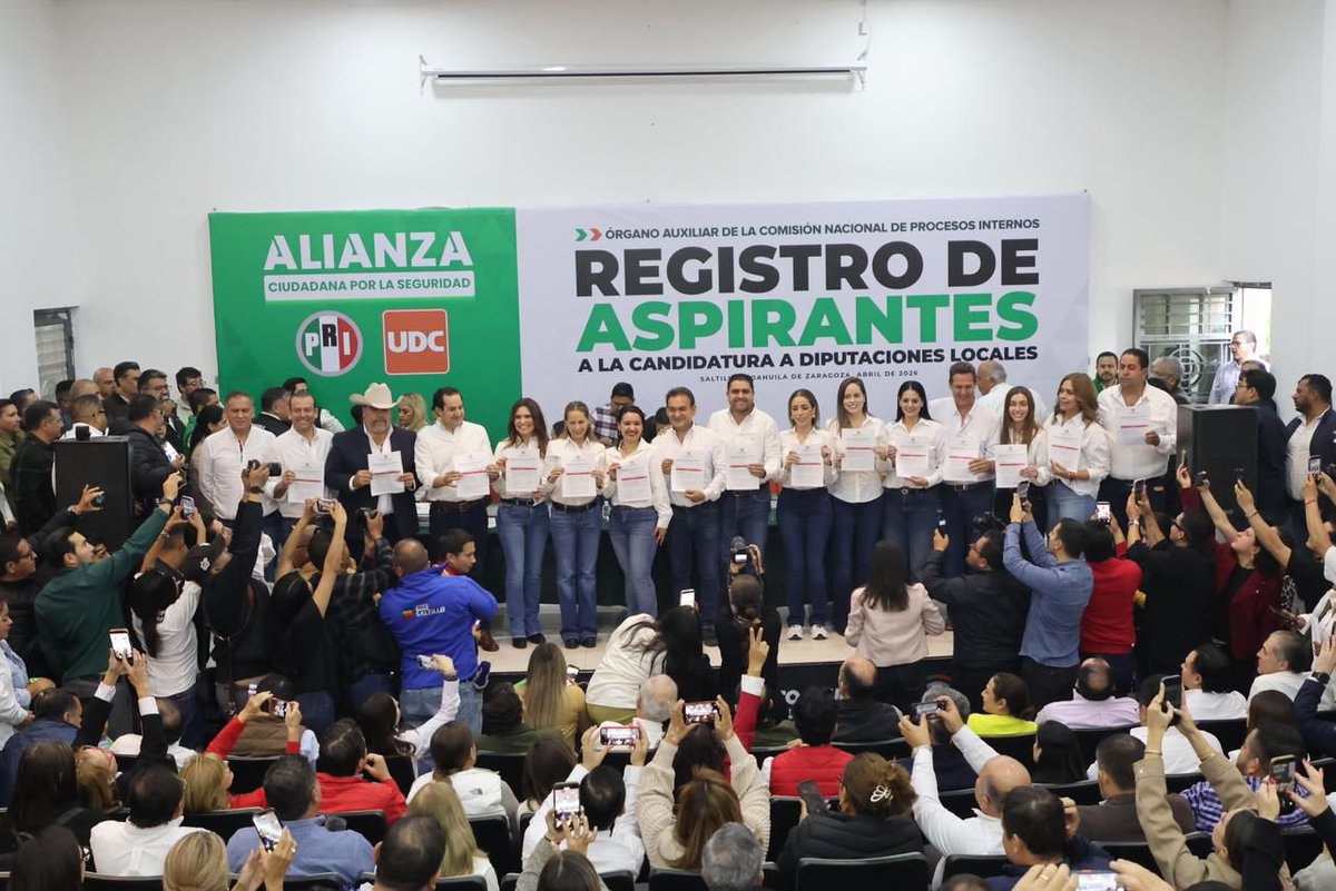 PRICoahuila's tweet photo. Hoy, mujeres y hombres de carácter y territorio se registraron como precandidatos a diputados locales, ante la Comisión de Procesos Internos de nuestro Partido.
En el PRI Coahuila hay experiencia, resultados y rumbo claro.
Estamos organizados, unidos y listos para lo que viene. https://t.co/g7krq9NQy4