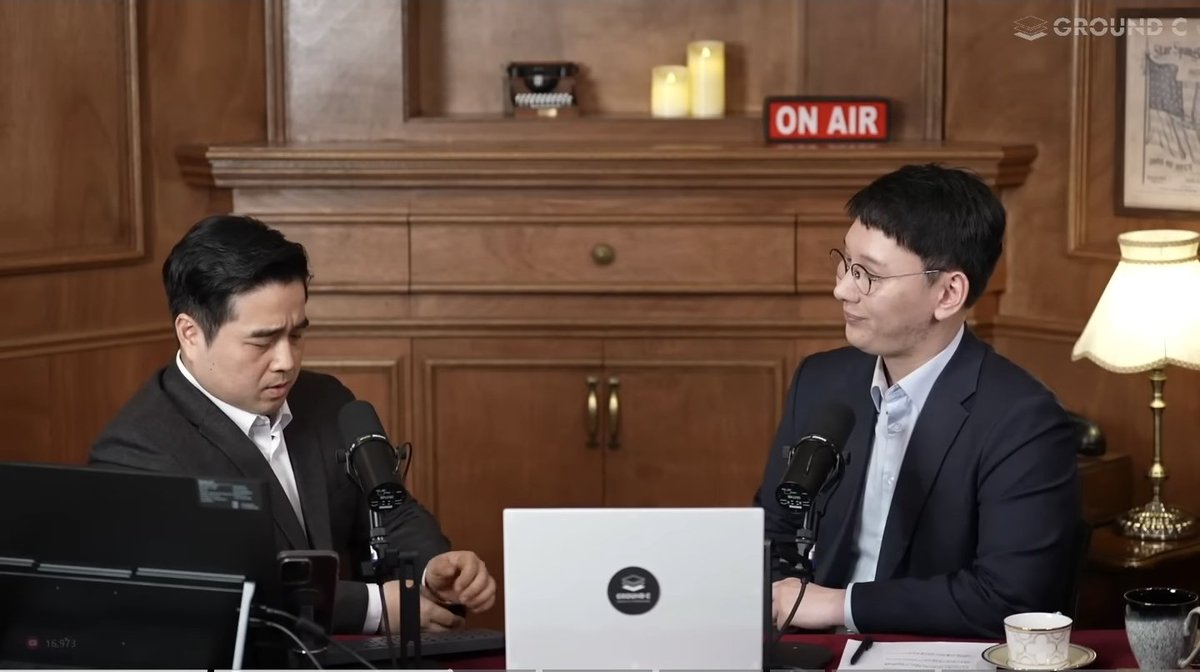 정부가 타겟 삼지 않는 보수 유튜브의 바운더리가 정해져 있네요

윤통 불법탄핵 언급×
부정선거 언급× 

저거 두개만 언급 잘 안하면 정부가 그냥 놔둠
그래야 좌우가 어느정도 균형잇게 대치하는것 처럼 보이니까

그 대표적인게 고성국이랑 김성원
쟤들을 살려둠으로써 가짜 대립구도 계속 이어짐