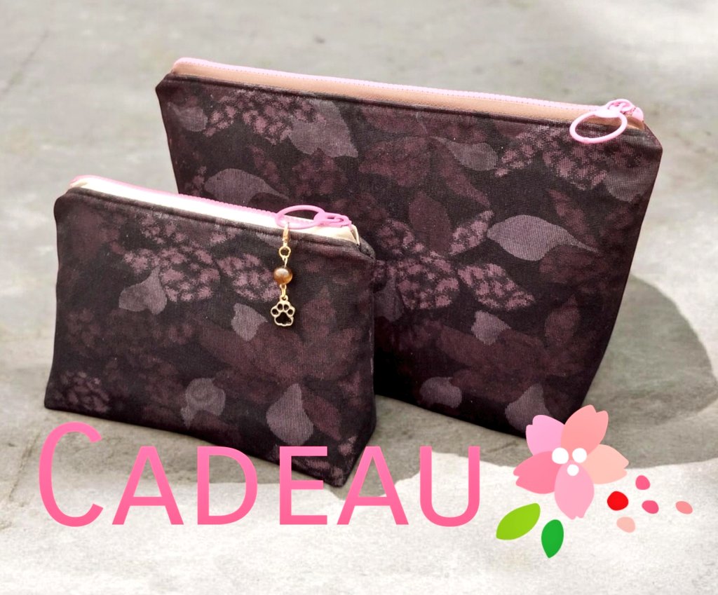 cadeau0327's tweet photo. オーダーのポーチ
搬入の際に作品のバッグの中に入れておいたの忘れてて
そのままバッグお迎えされた可能性が😅

ポーチが入ってた方ラッキ～(⁠≧⁠▽⁠≦⁠)👍

ってことでもっかい作りました💪😆
#オーダーハンドメイド
#着物リメイクポーチ https://t.co/t3AbvKyUXZ