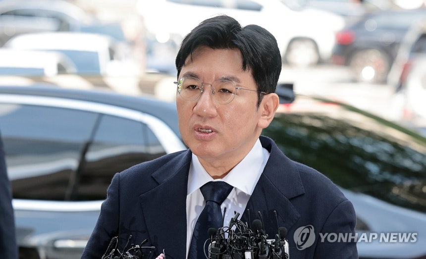 pannchoa's tweet photo. Police Agency announces arrest warrant request for Bang Sihyuk for fraudulent trading
https://t.co/Sjh799WT4L https://t.co/SCmmqYoelM