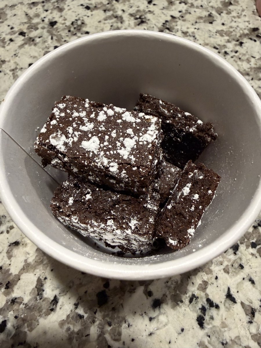 rottenpotato28's tweet image. shout out to @crumbl for always being a real one!! #iloveyou #myfave #munchies the brownie dippers are the best 😍 #crumbl #omnomnom