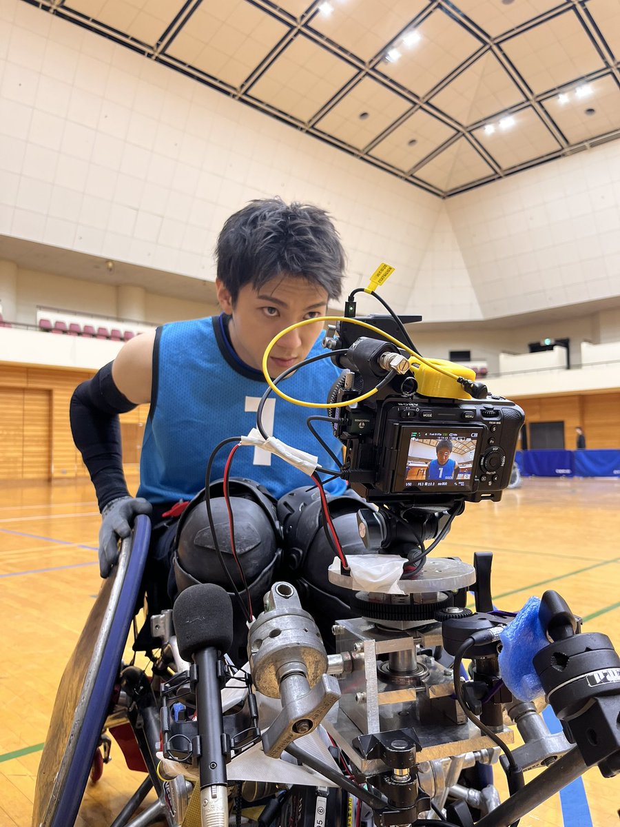 実はこんな風に撮ってました🦽

ラグ車にカメラを付けて
臨場感ある画を撮影してます！

TVerとU-NEXTでは第1話と第2話が
配信中🔗
おさらいギフト是非よろしくお願いします🎁˖ ࣪⊹

#日曜劇場ギフト #山田裕貴
◢◤第𝟯話𝟰月𝟮𝟲日(日)よる𝟵時◢◤