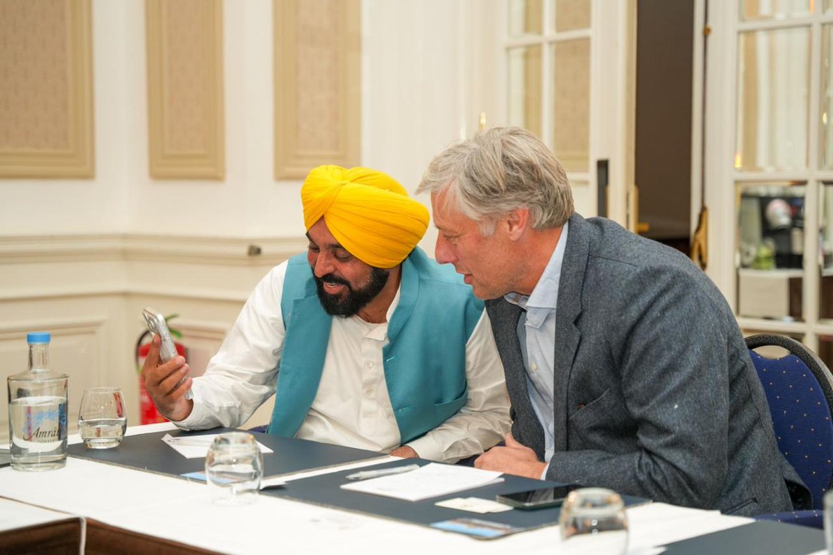 ਅੱਜ ਨੀਦਰਲੈਂਡ ਵਿਖੇ ਓਲੰਪੀਅਨ ਅਤੇ ਡੱਚ ਹਾਕੀ ਦੇ ਦਿੱਗਜ Floris Jan Bovelander ਨਾਲ  ਮੁਲਾਕਾਤ ਕਰਕੇ ਬੇਹੱਦ ਖੁਸ਼ੀ ਹੋਈ। ਖੇਡ ਜਗਤ ਵਿੱਚ ਉਨ੍ਹਾਂ ਦਾ ਯੋਗਦਾਨ ਅਤੇ ਬੇਮਿਸਾਲ ...