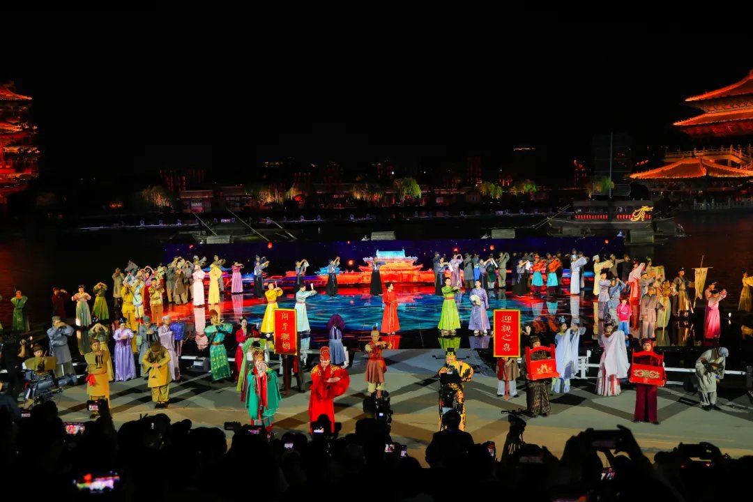 Augusto_motta_'s tweet image. Last night’s theater show was pure magic! The cast’s energy, the lighting—every second had me glued. Don’t miss the final 2 shows this weekend! #LiveTheater #MustSee