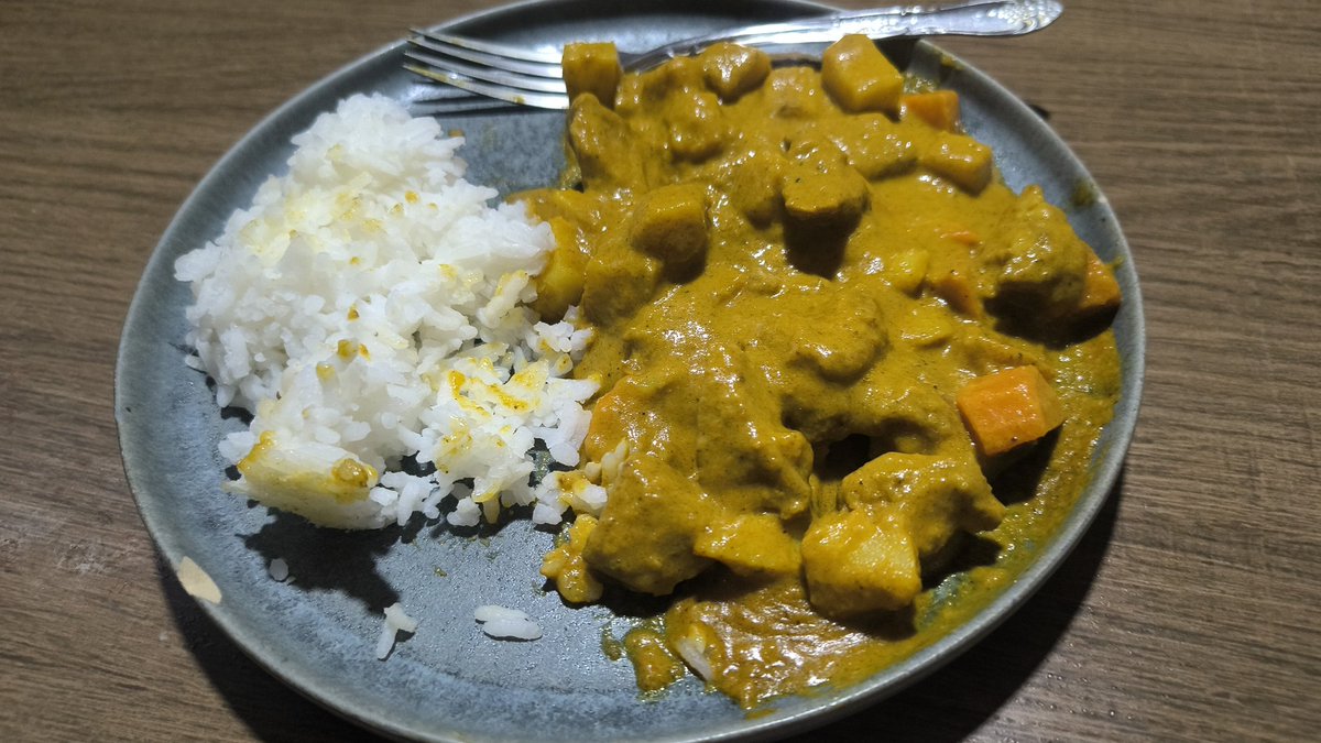 ZeldaBezarius's tweet photo. Tuve un mal día pero mi novio me lo arreglo haciendo el curri más rico de la existencia 😭😭 https://t.co/SJZv22Ouf0