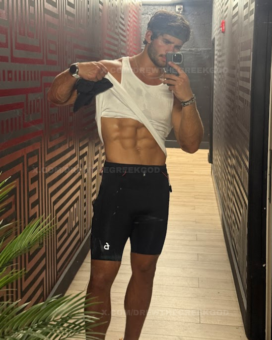 DrewTheGreekGod's tweet image. Late night ab flex. What's good? #Fitness  #MirrorCheck #GymLife