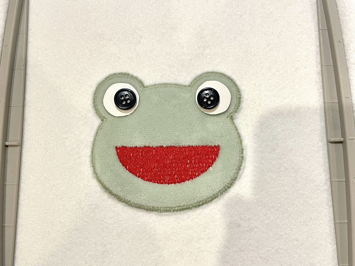 オオミズアオの切れ端をカエルに転生させる。ちょっとデータ修正必要だけど、だいたいこんなんでいいか。