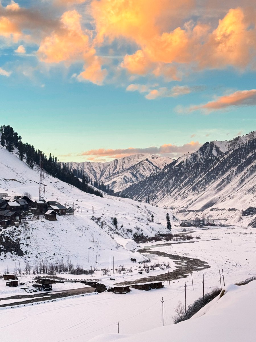 kupwarasentinel's tweet image. 🌄 The Paradise on Earth – Gurez...Nature’s poetry in every frame

#Kashmir
#Tourism
#SnowyMountains