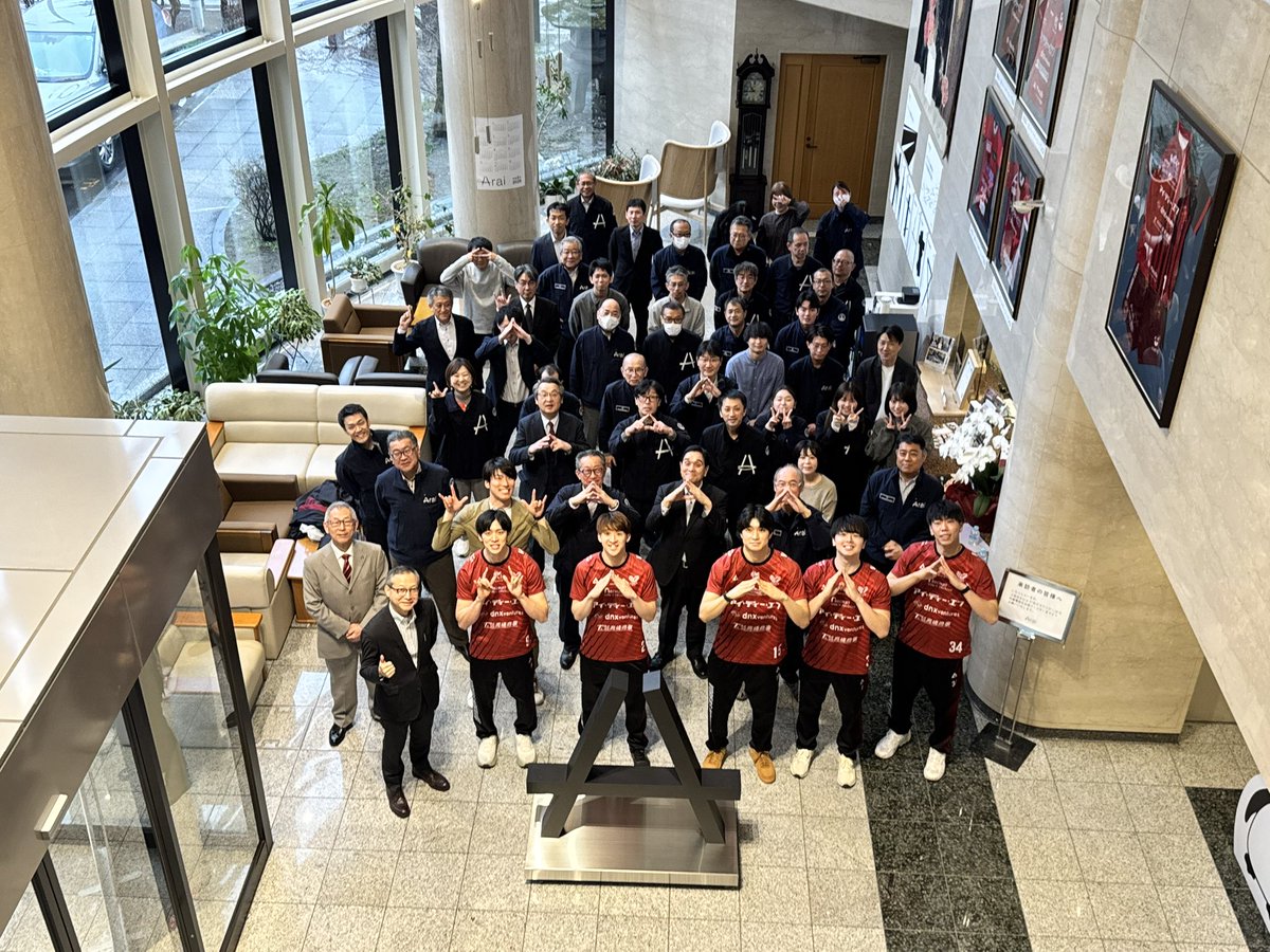 voreas_official's tweet photo. ／
2025-26シーズン報告会
#荒井建設株式会社 表敬訪問🐺
＼

オフィシャルトップパートナー 荒井建設株式会社様へ、2025-26シーズン終了のご報告を行いました。
今シーズンの温かいご支援・サポートをありがとうございました！

#ヴォレアス北海道 https://t.co/KShcYoakwr