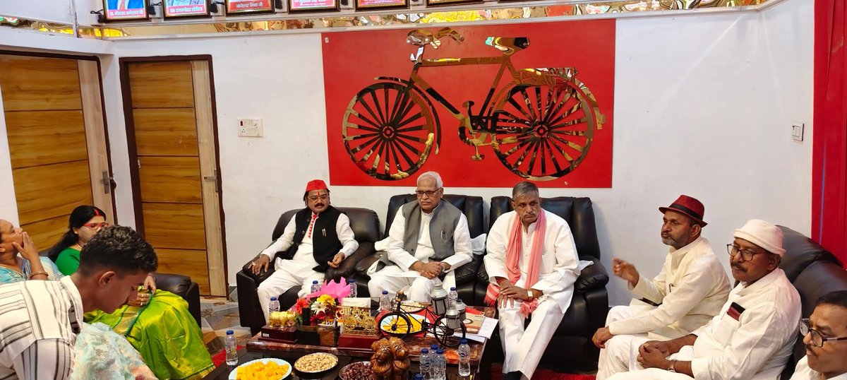 सोनभद्र में माननीय बाबू सिंह कुशवाहा जी 
माननीय सांसद छोटेलाल खरवार जी 

#JapMediaCell #JAP #misson2027 #PDA #shivkanyakushwaha #BabuSinghKushwaha