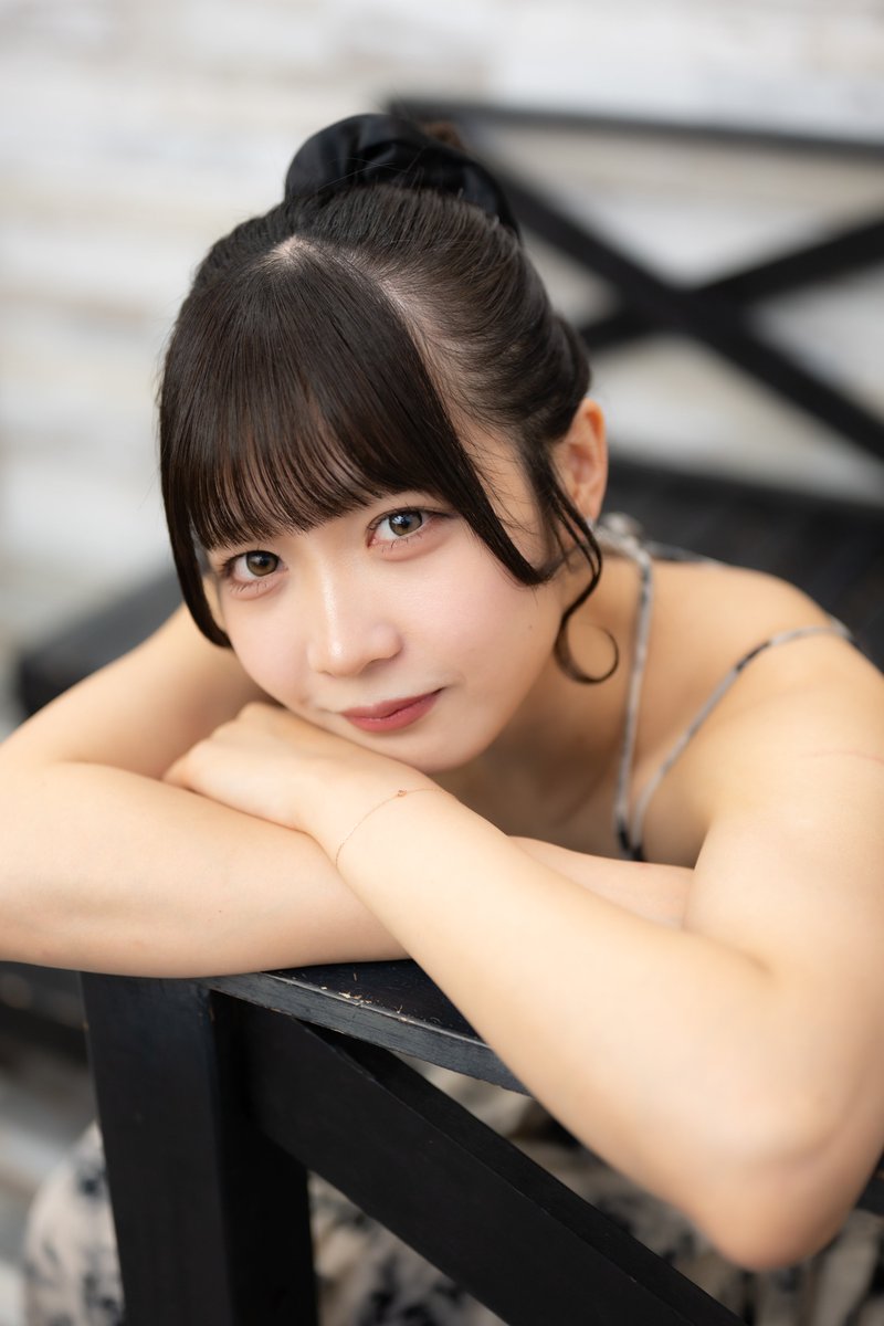 johndoe_tw2's tweet image. 🧡「他の人撮ってたでしょ…」
👴「お？やきもちですか？」
🧡「🙄」
👴「ごめんて…ｗ」
🧡「😡」
👴（かわいいなあ…）

#向日葵あす さん @HEAVENLY_asu 
#ポートレート #portrait