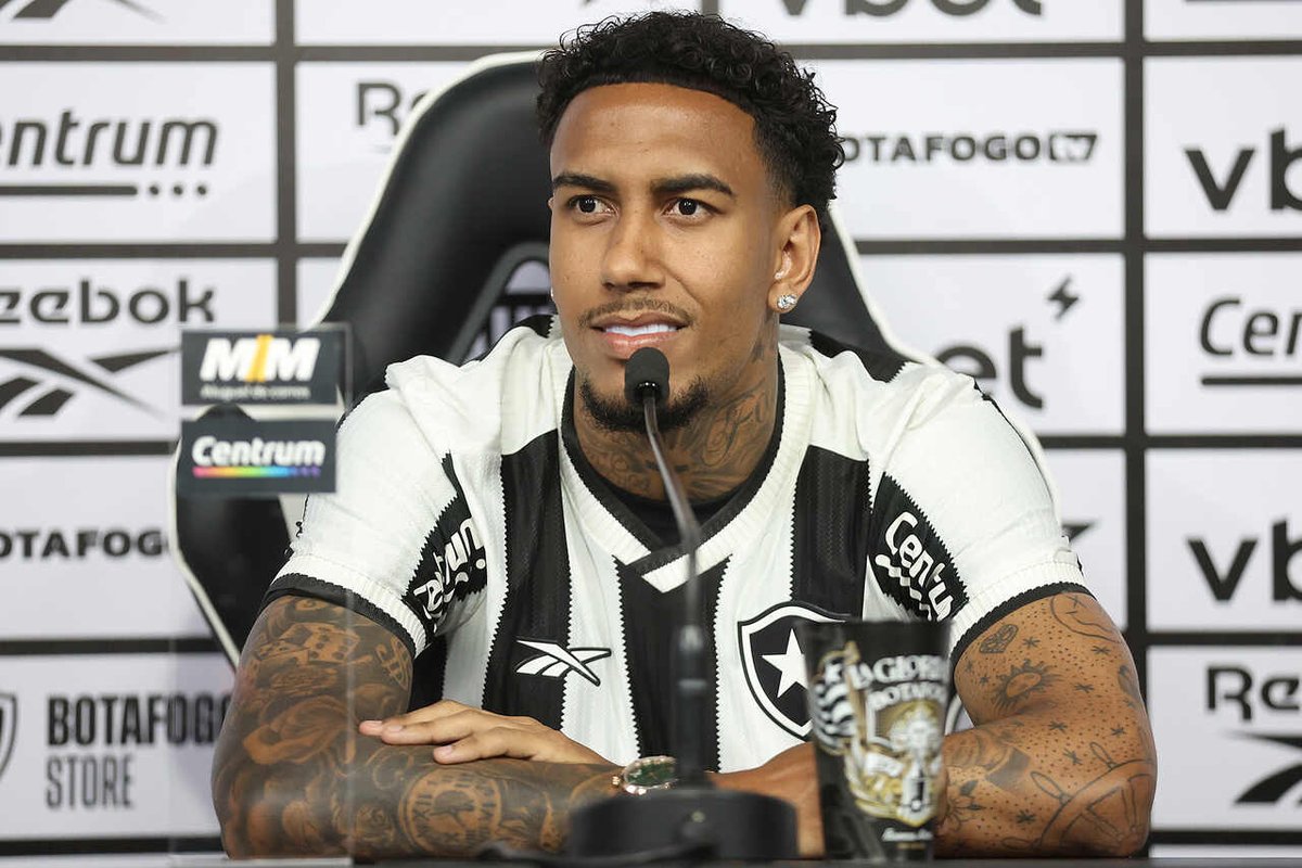 EntreTik's tweet image. BOTAFOGO É PUNIDO NA FIFA COM TRANSFER BAN POR DÍVIDA COM LUDOGORETS

O #Botafogo foi punido novamente na #Fifa com um transfer ban. O clube carioca está impedido de registrar reforços por três janelas. A dívida é por falta de pagamento na transferência de Rwan Cruz junto ao