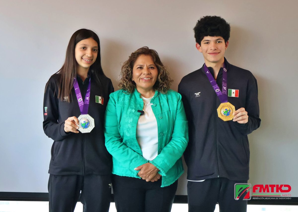 femextkdoficial's tweet photo. La presidenta del Comité Olímpico Mexicano, María José Alcalá, recibió en sus oficinas al campeón mundial, Guillermo Cortés, y a la subcampeona mundial, Darah Ponce, además a quienes lograron el quinto sitio como Edgar Hernández y Joshua Cruz.  #Taekwondo #FMTKD https://t.co/74i6PD3LTR