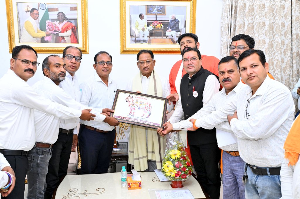 नक्सलवाद मुक्त छत्तीसगढ़ एवं धर्मांतरण विरोधी कानून बनाने के लिए
<a href="/HinduJagrutiOrg/">HinduJagrutiOrg</a>  द्वारा मुख्यमंत्री श्री @VishnuDSai जी का सन्मान और अभिनंदन किया ! 
हिंदू जनजागृति समिति एवं गोरक्षकों  शिष्टमंडल की मा. मुख्यमंत्री जी से भेंट की 'लव जिहाद' व धर्मांतरण विरोधी कठोर कानून और