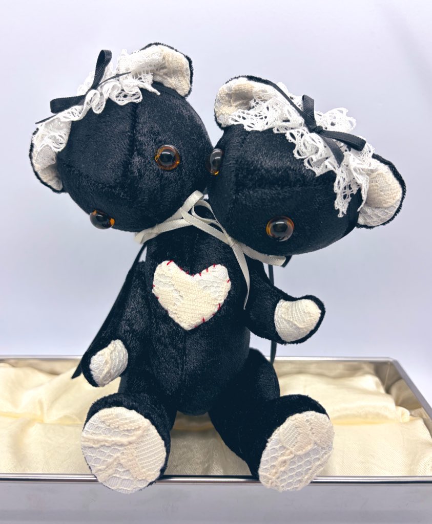 Caviar_dolls_'s tweet photo. #みんなでシェア企画展
　
ちょっぴりダークでノスタルジックかわいいぬいぐるみをつくってます🐇🎀
よかったらフォローしてね🐰

お知らせ🐻📢
次回の展示は原宿にてパニエとドロワーズ3「境界」です🐰🐰！
白と黒、死と生をテーマに展示をします
あそびにきてね🐰

♥special thanks♥ 
@Lupopo_cafe https://t.co/P4c9AV8uuj