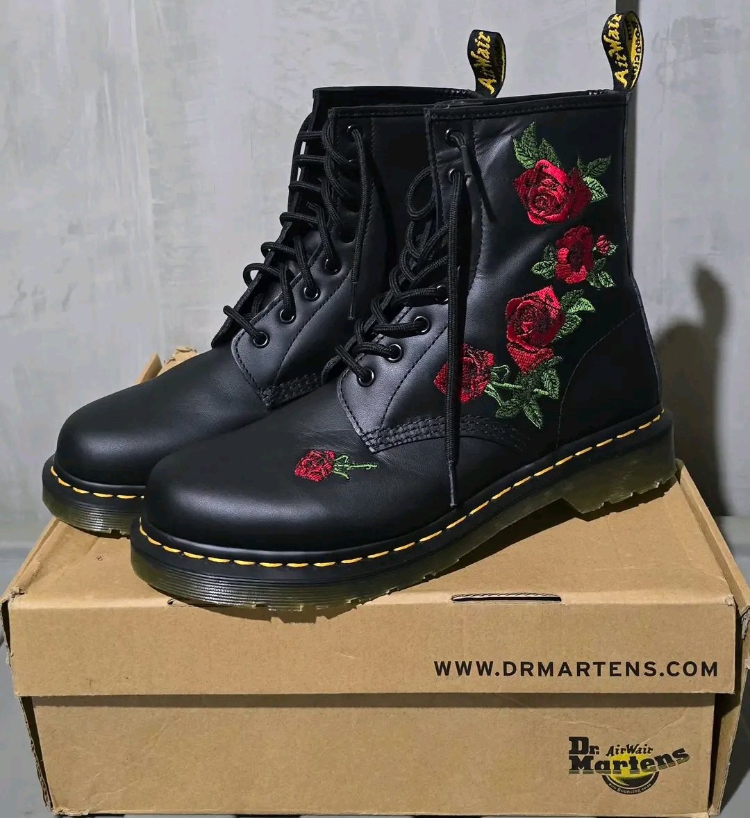 ucokginting23's tweet image. For sale preloved
Dr Martens 1460 Vonta Black
Flower Red Rose
Original 100% MIT
Size 5UK / 38 (24cm)
Second used no box
Very good condition 

Harga: Rp. 550.000,- free ongkir jawa
#jualdocmart #zonauang #jualdrmartens #docmartindo #preloved