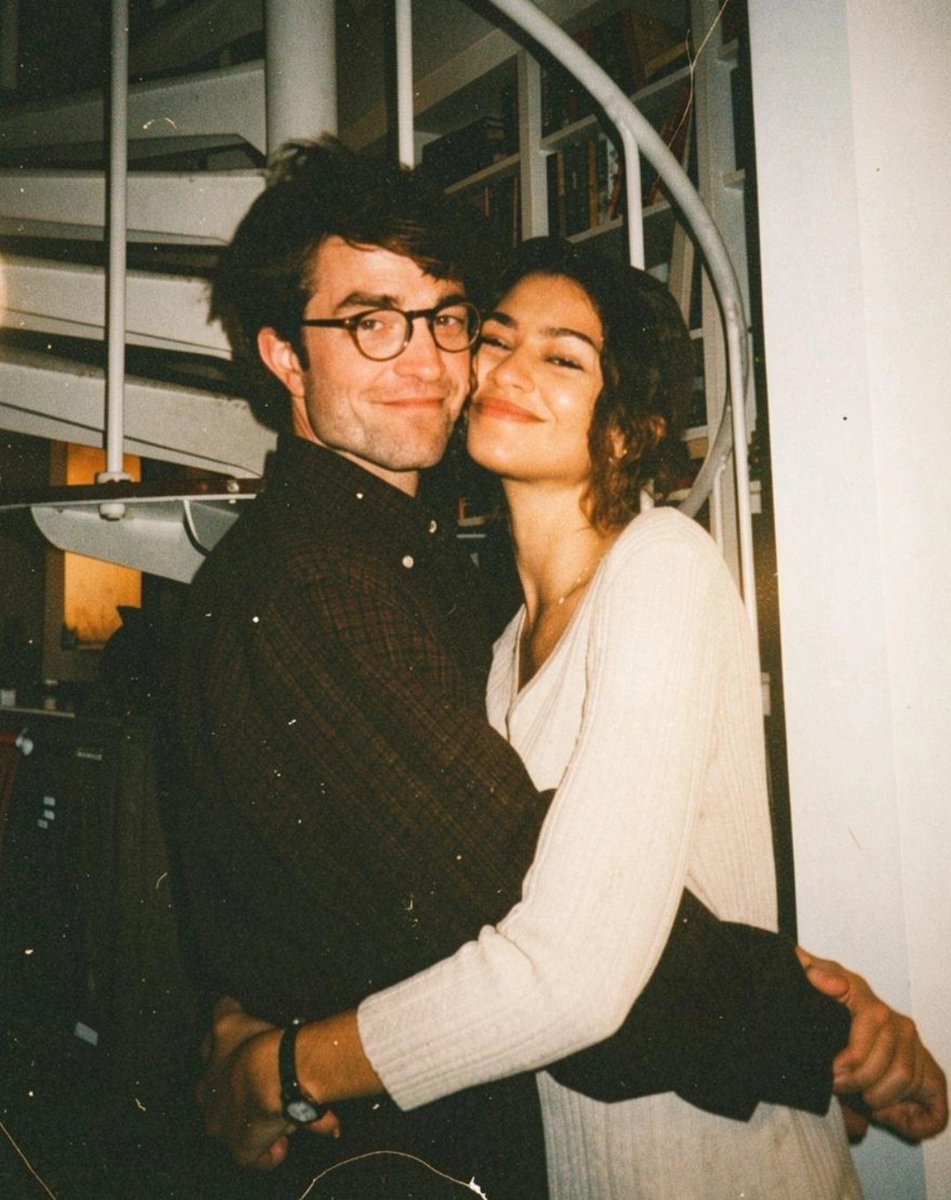 Charlie &amp; Emma with the new IG film filter. 📸 
#thedrama