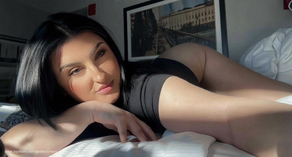 Goddess Vanessa 😇😈 tweet media