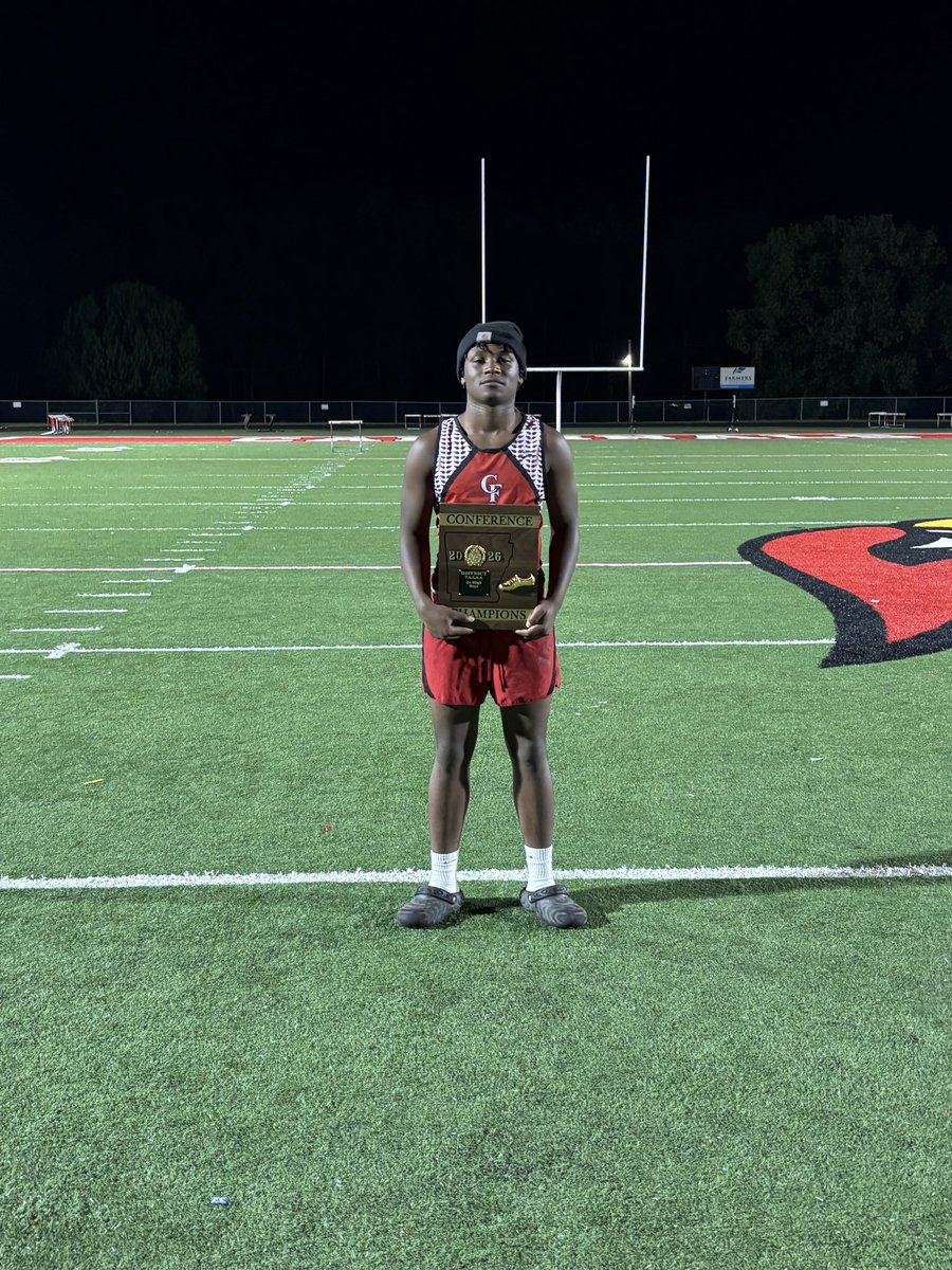 5STARTOOKIE_'s tweet image. District champs💪 i pr’d in all my events with a | 129.08 in discus| | 11.5 in the 100 meter| 38.9 in the triple jump| | 37 on shot put| 

#football #viral #D1 #classof2030 #Markets #bestinarkansas
#champions