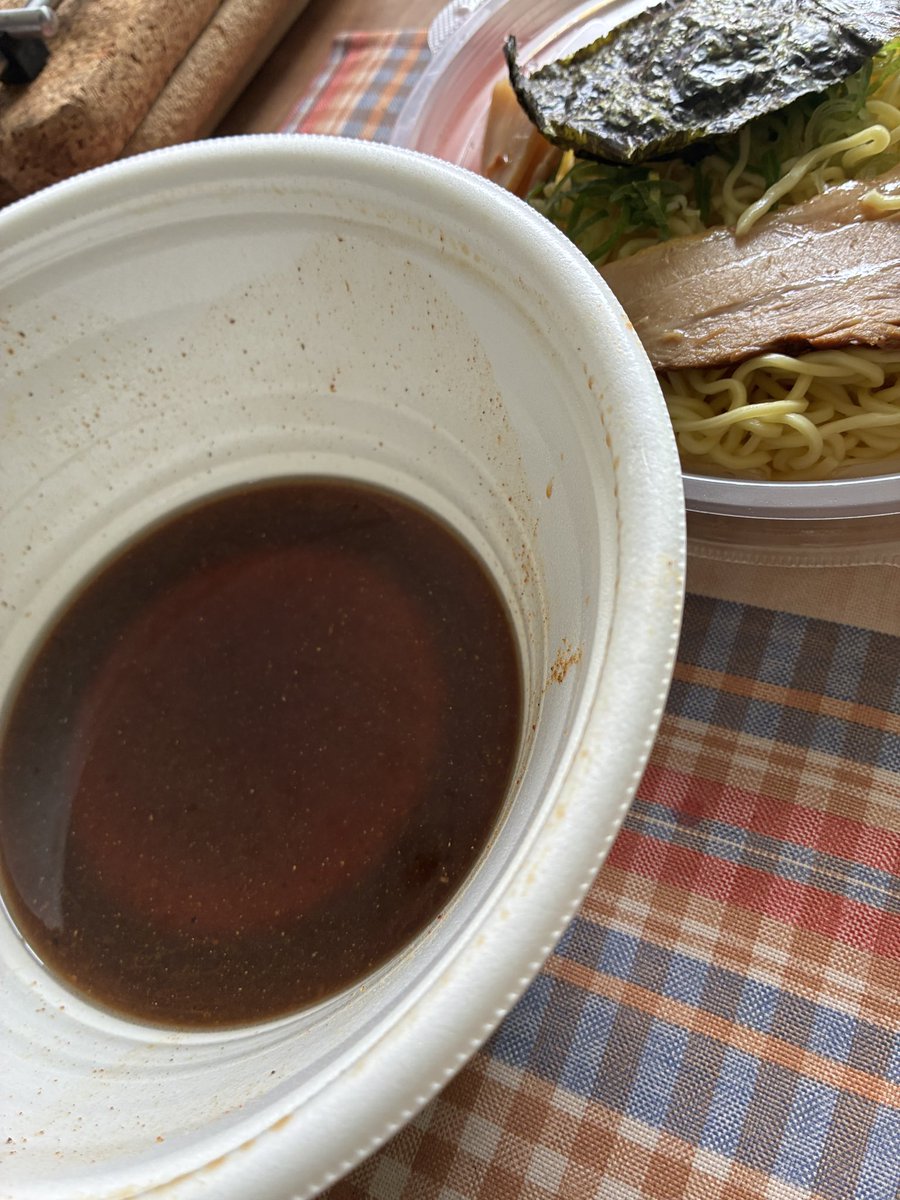 Uberでラーメン頼んだらこれきて大横転。