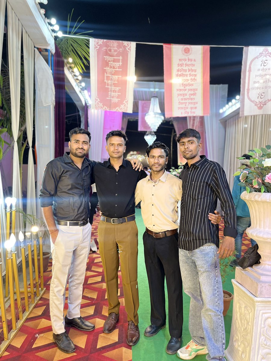 prem_rajput_45's tweet image. रात गीत गोविन्द रिसॉर्ट में भाई Lalu Yadav के यहाँ बहन के वैवाहिक कार्यक्रम में उपस्थित रहा।

#shadi #shadiseason #marriagelife #LokSabha #rampur