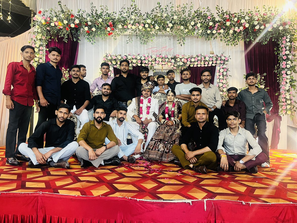 prem_rajput_45's tweet image. रात गीत गोविन्द रिसॉर्ट में भाई Lalu Yadav के यहाँ बहन के वैवाहिक कार्यक्रम में उपस्थित रहा।

#shadi #shadiseason #marriagelife #LokSabha #rampur