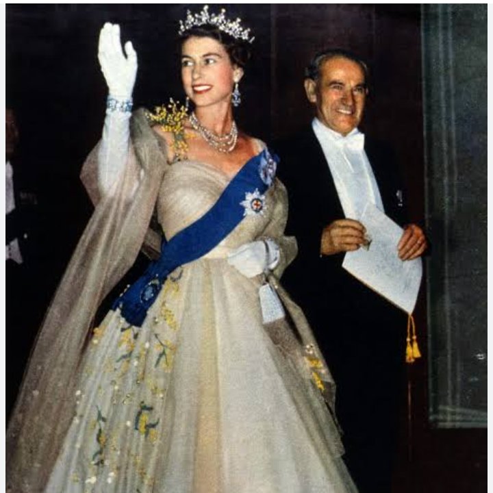 2Lunab93759's tweet photo. Queen Elizabeth II wearing the iconic Wattle Dress designed by Norman Hartnell to the state banquet on the first evening of Australian Royal Tour 1954 https://t.co/Jxeh88oaa1