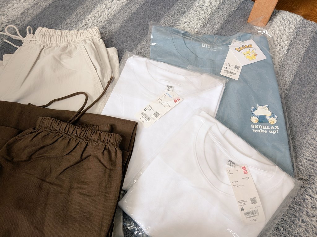 ジム用の夏パンツ(短丈)買うためにユニクロオンライン✨
カビゴンTシャツは部屋着にするんだ😚