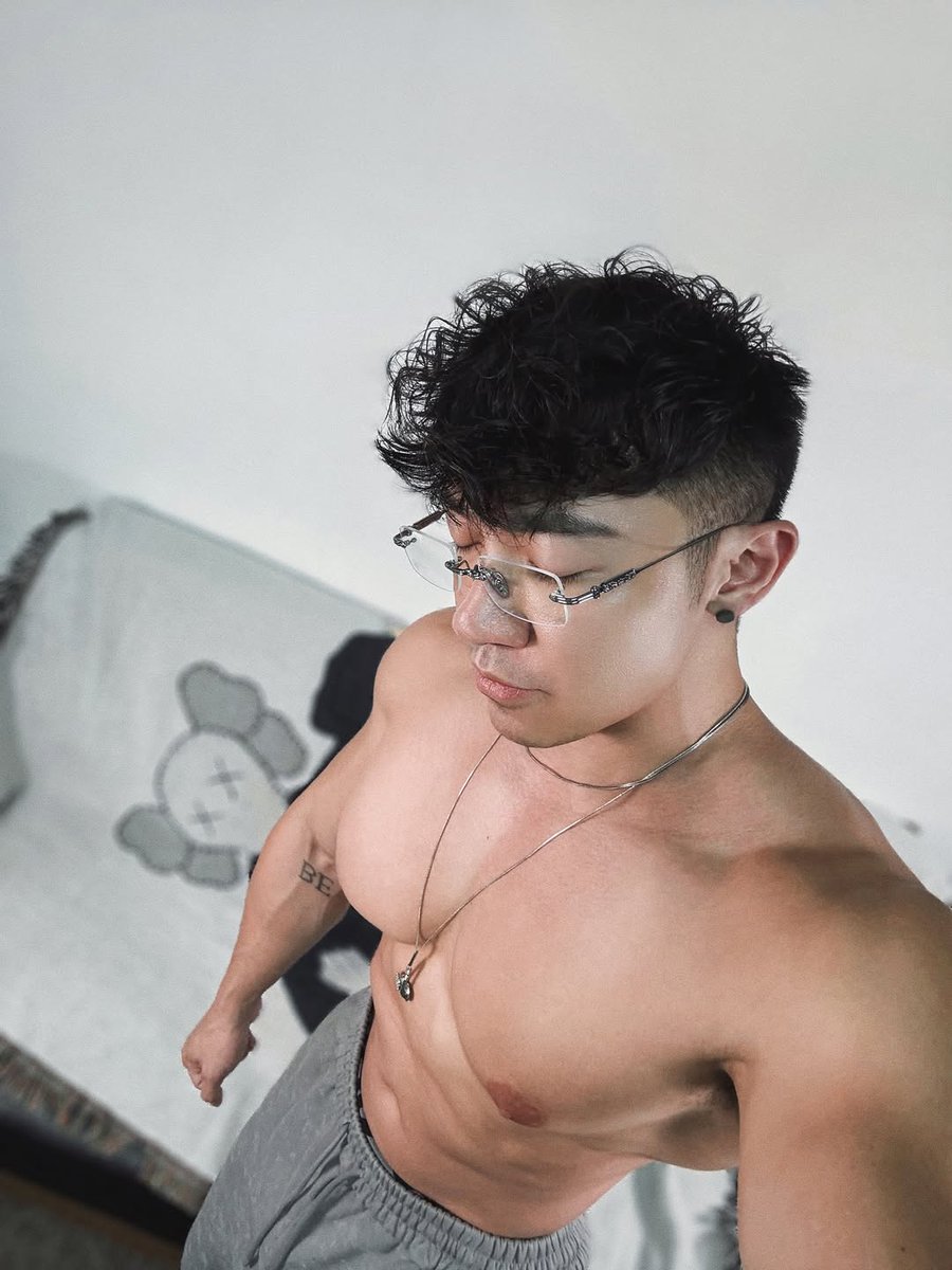 xexhpics's tweet image. #xexh #hot #chest #nipple