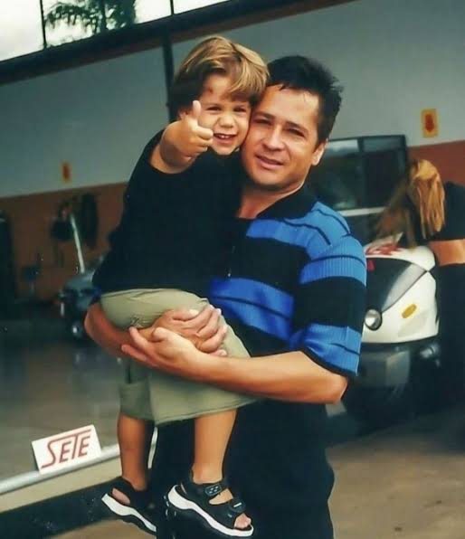 silvaazef's tweet photo. Parabéns Zé Gueroba! Que seu novo ciclo venha cheio de saúde, sucesso e ainda mais conquistas. Que nunca falte inspiração pra continuar levando alegria pra tanta gente com sua música e seu jeito único, mantendo sempre sua essência. Curta muito ao lado de quem vc ama 🙏🎉 https://t.co/fem1ZwpLrO