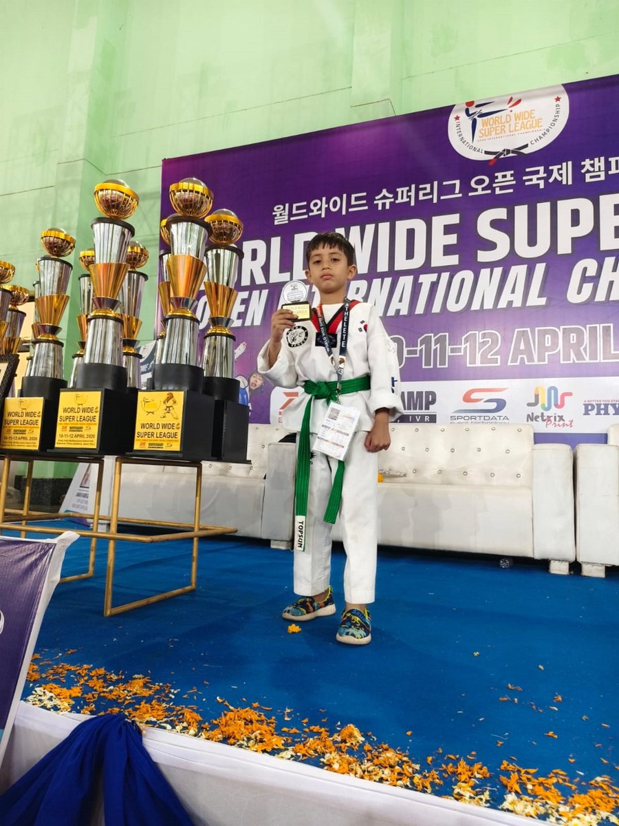 KonarkCorps's tweet photo. Anushka (U-68kg Junior) & Mihir (U-20kg U-8) of #APSJaisalmer have secured Silver 🥈 in #Taekwondo at the World Wide Super League Open International Championship, #Jaipur.

Their achievement reflects unwavering discipline, dedication & the true spirit of sportsmanship.

@IA_SportsAdvntr
@IaSouthern
@PRODefRjsthn