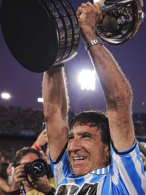 Que buen video subió el vasco, los ANTIRACING CHÚPENLA. Con Gustavo Adolfo Costas hasta la muerte.