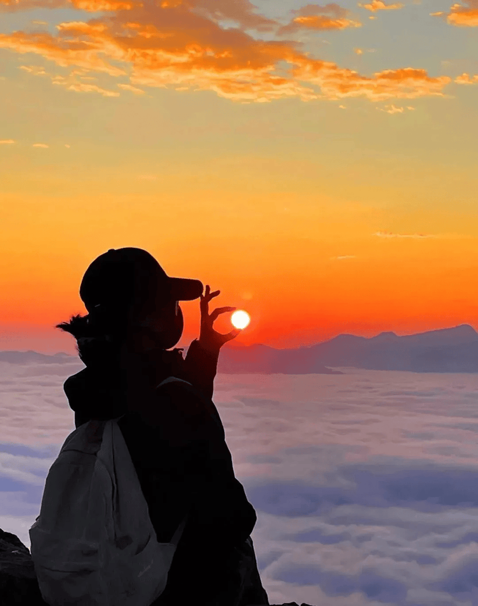 ElForceForever's tweet image. Golden hour hike to the top—sweaty legs, endless views, and a sunset that painted the sky pink. Worth every step!  #Wanderlust #HikeLife