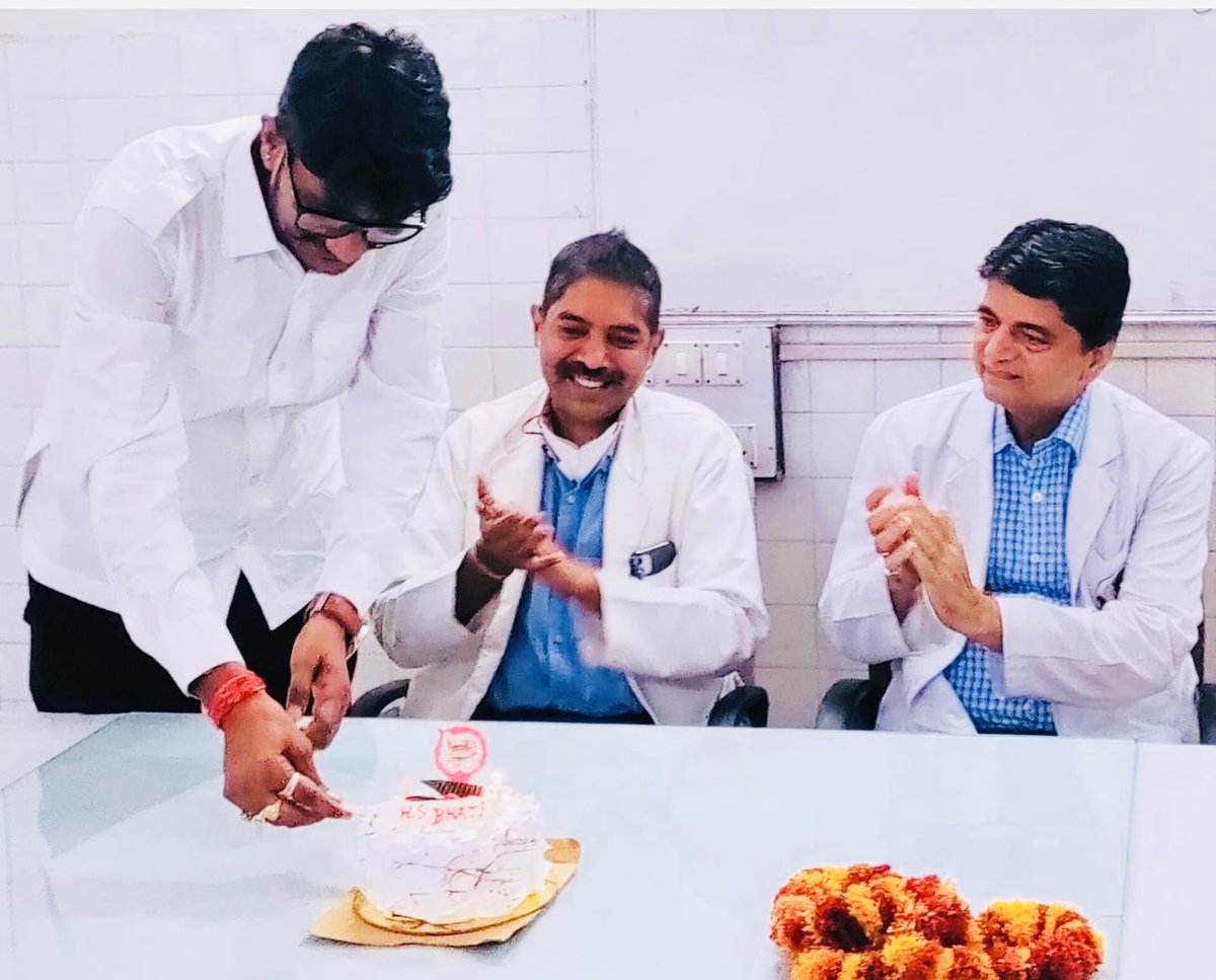 सवाई मानसिंह हॉस्पिटल ,जयपुर के रेडिएशन ऑन्कोलॉजी विभाग के पूर्व#विभागाध्यक्ष ,सीनियर प्रोफेसर डॉ शांतनु शर्मा जी को  #जन्मदिवस की हार्दिक #शुभकामनाएं ।